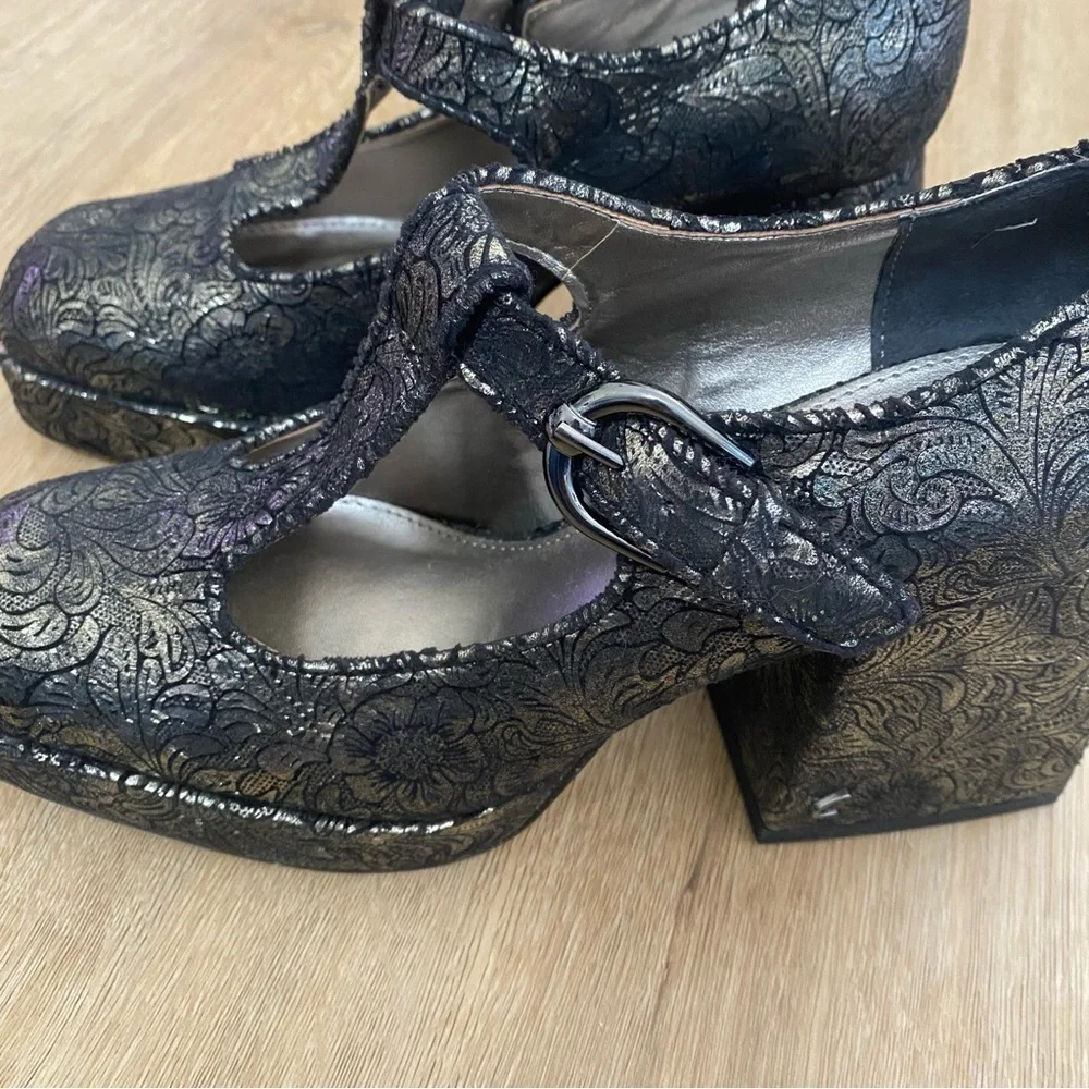 Circus NY Kay Mary Janes Metallic  Pumps Silver and Black size 8
